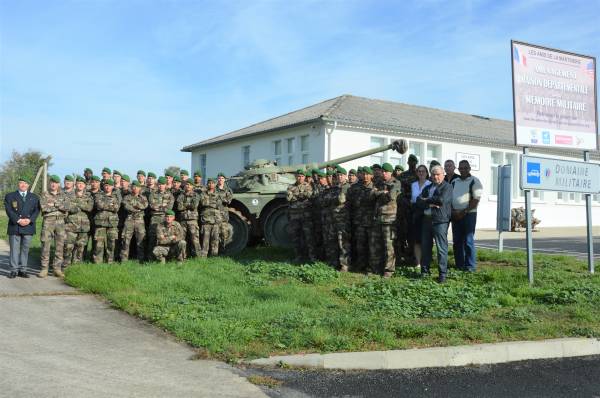 Le groupe des nouveaux légionnaires à La Martinerie avec leur encadrement et Marie, Frédéric, Jean-Jacques, Roland qui ont participé à l’animation de la visite